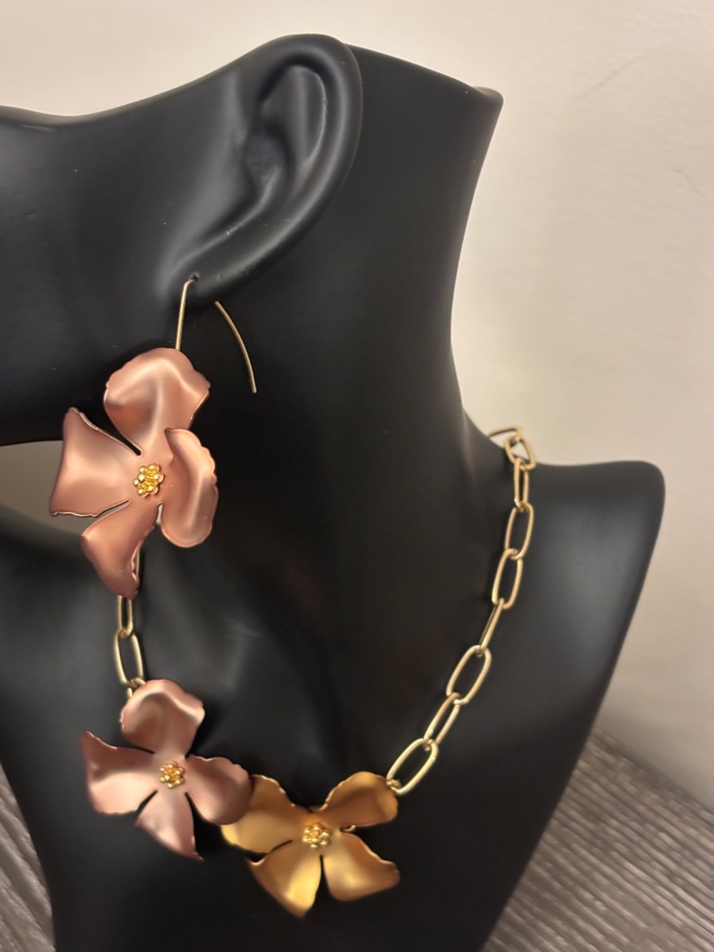 zenzii Chroma Petals 18k Plated Chain Collar Necklace and Threader Earrings Set - Picture 2 of 9